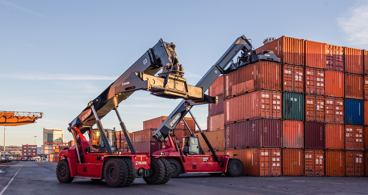 Kalmar DRG450-60S5 reachstackers