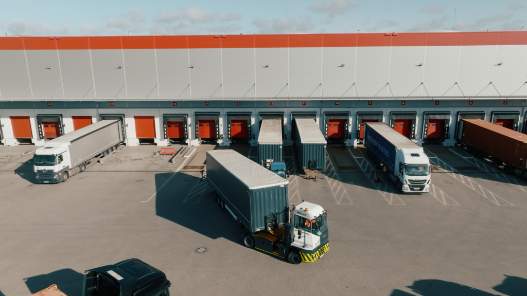 Kalmar T2i Terminal Tractors at Kellanova (2).jpg Kalmar T2i Terminal Tractors at Kellanova (2).jpg
