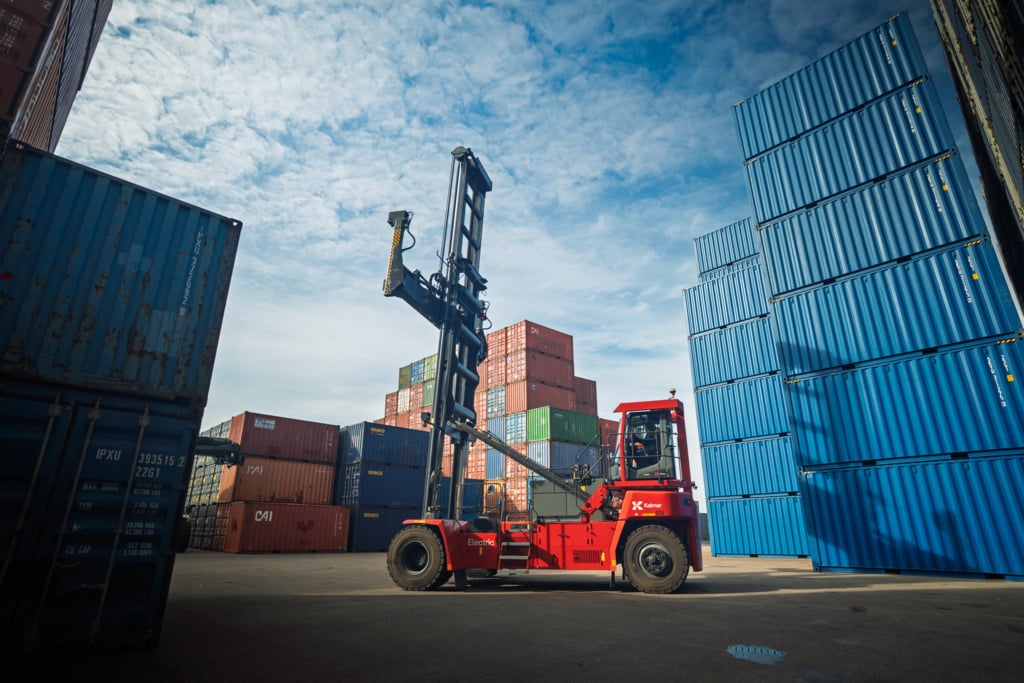 NB_CB_Electric empty container handler NB_CB_Electric empty container handler