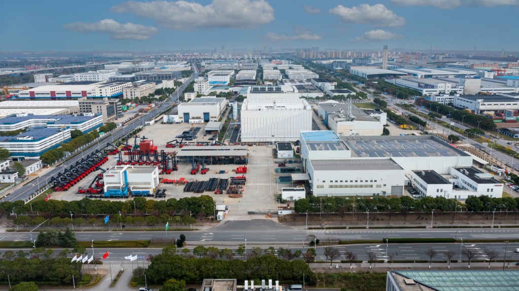 Kalmar Plant Shanghai 11.jpg Kalmar Plant Shanghai 11.jpg