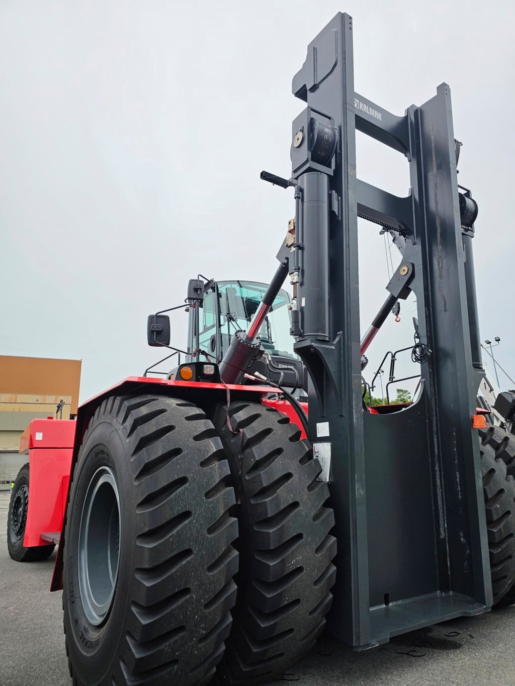Kalmar Largest Forklift in N.A (10).jpg Kalmar Largest Forklift in N.A (10).jpg